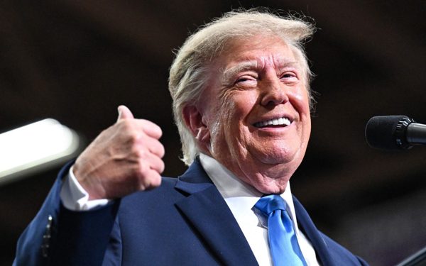 Ông Trump nói Iran đã từ bỏ vũ khí hạt nhân, Trung Quốc bênh vực Tehran