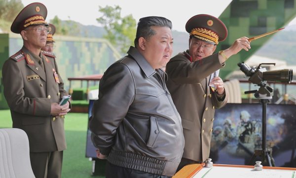 Ông Trump nói Triều Tiên có vũ khí hạt nhân vì 'ông Kim là bạn tôi'