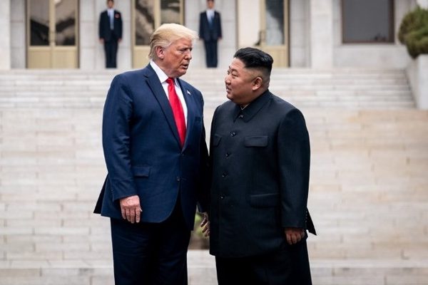 Ông Trump nói Triều Tiên được sở hữu vũ khí hạt nhân vì 'ông Kim là bạn tôi'