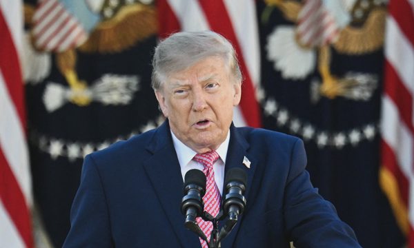 Ông Trump: 'Pháp nên đóng cửa biên giới'