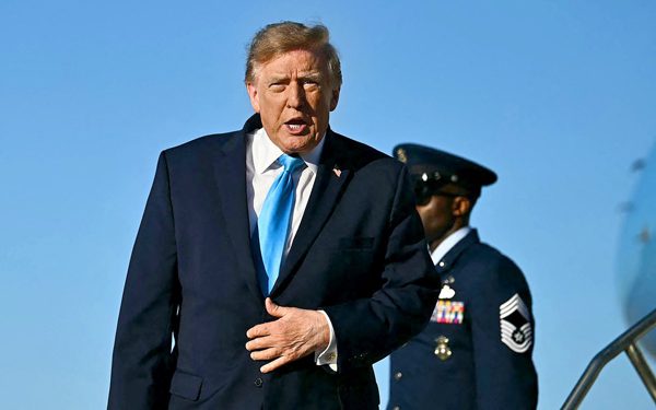 Ông Trump phê chuẩn xử bắn hung thủ thảm sát tại căn cứ quân sự Mỹ