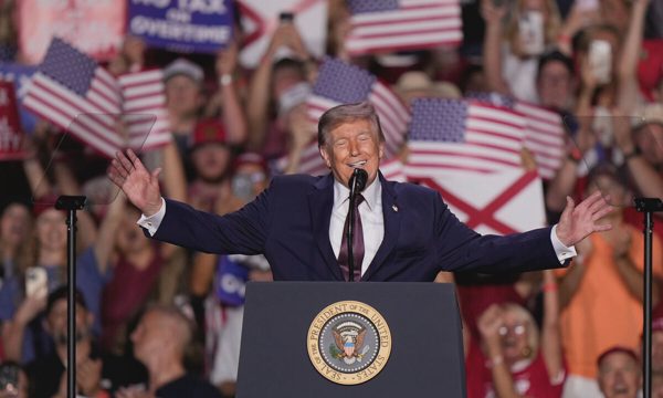 Ông Trump sẽ phát 1.000 tỷ USD cho dân nếu phe Cộng hòa thắng cử