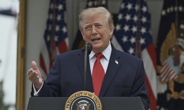 Ông Trump tiếp tục dọa tập kích 'pháo đài bất khả xuyên phá' của Iran