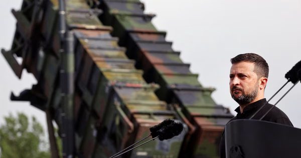 Ông Trump tố tên lửa Mỹ viện trợ Ukraine bị bán công khai