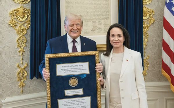Ông Trump tự thấy 'xứng đáng nhận Nobel Hòa bình' nhưng...