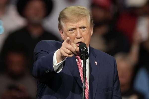 Ông Trump từng cảnh báo Tổng thống Pháp 'đóng cửa biên giới'