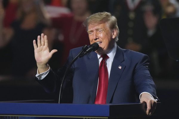 Ông Trump tuyên bố Mỹ đủ khả năng phát 5.000 USD cho mỗi người dân trưởng thành