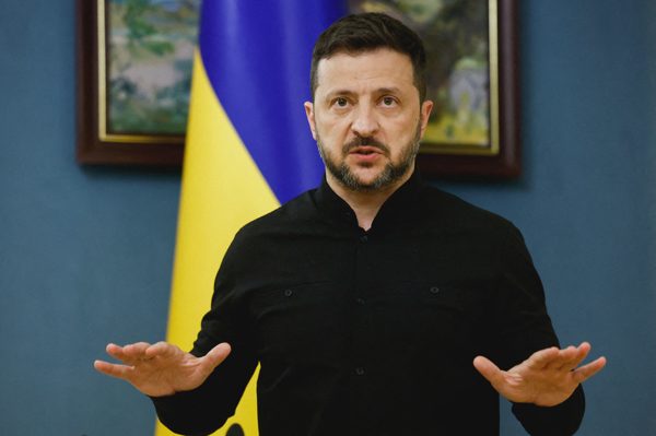 Ông Zelensky dừng tấn công nhà máy lọc dầu Nga để đổi lấy Starlink?