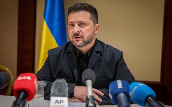 Ông Zelensky lên tiếng sau khi bị ông Trump đòi thay