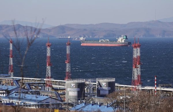 OPEC+ không tăng sản xuất dầu