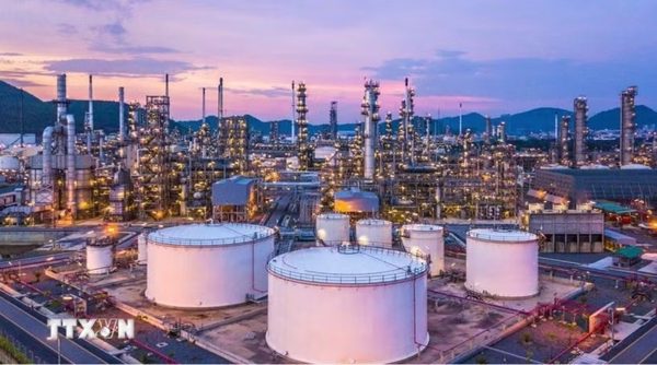 OPEC+ nhất trí giữ nguyên sản lượng dầu mỏ trong tháng 11
