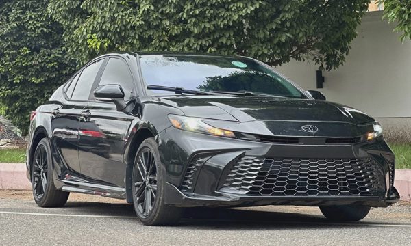 Ôtô hybrid bán chạy vượt xe điện và xe xăng tại Mỹ