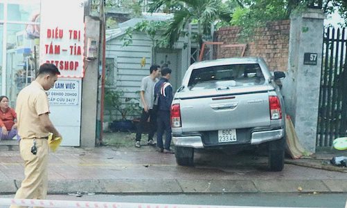 Ôtô tông liên hoàn, tài xế xe ôm công nghệ tử vong