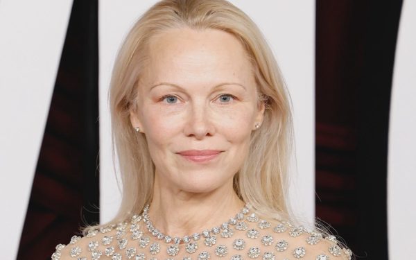 Pamela Anderson U60 vẫn là mỹ nhân quyến rũ của Hollywood