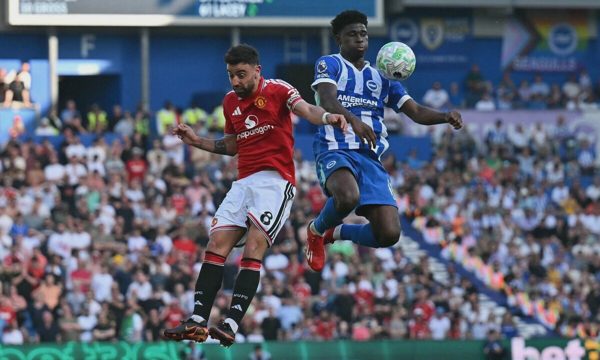 Paul Scholes: 'Fernandes tốt nhất nên im miệng'