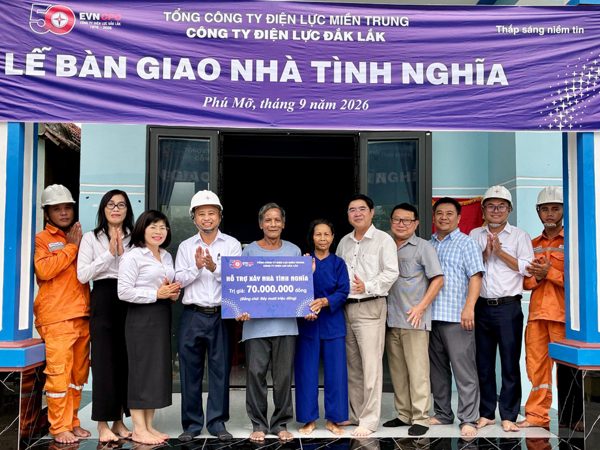 PC Đắk Lắk bàn giao 4 nhà tình nghĩa do người lao động đóng góp