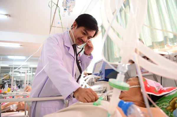 PGS Nguyễn Huy Thắng: 20 phút cấp cứu thay đổi cuộc đời bệnh nhân đột quỵ