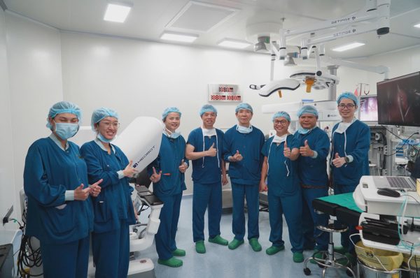 PGS.TS.BS Lê Văn Thành và hành trình đưa phẫu thuật robot về miền Tây
