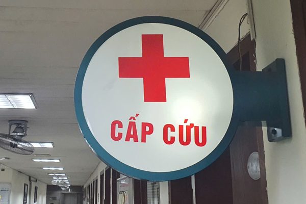 Phải đi cấp cứu sau khi nuốt 6 viên sỏi