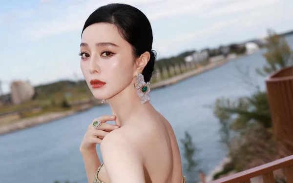Phạm Băng Băng bị đòi nợ công khai