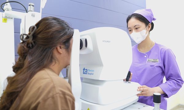 Phân biệt nhìn mờ do tuổi tác và bệnh lý