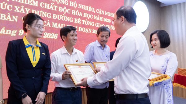 Phân bón Cà Mau nhận Bằng khen của Chủ tịch Ủy ban nhân dân tỉnh Cà Mau
