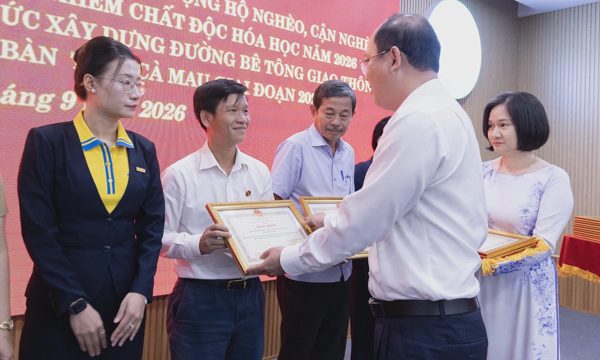 Phân bón Cà Mau nhận bằng khen nhờ đóng góp an sinh xã hội