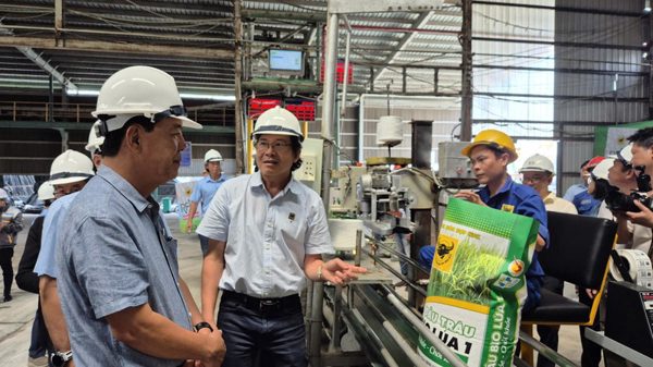 Phân bón Đầu Trâu có 'căn cước số', nông dân dễ truy xuất nguồn gốc