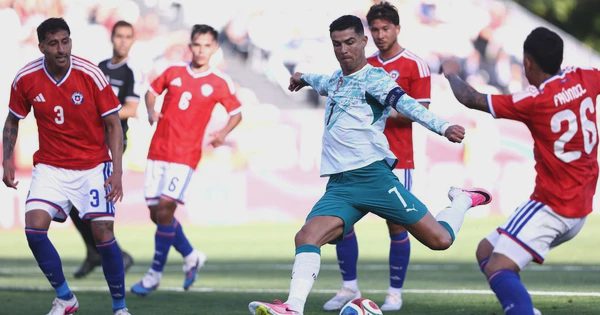 Phản ứng của Ronaldo sau thông điệp từ giã đội tuyển của Messi