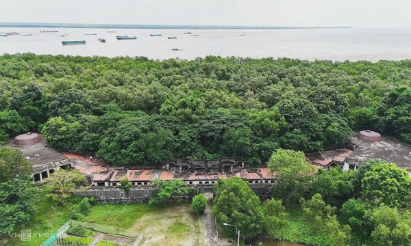 Pháo đài hình cánh cung hơn 100 tuổi ở miền Tây