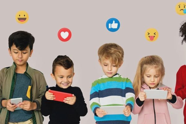 Pháp đề xuất cấm trẻ dưới 15 tuổi dùng mạng xã hội
