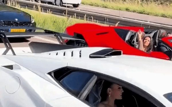 Pháp: Đoàn siêu xe dàn hàng chạy như rùa trên cao tốc