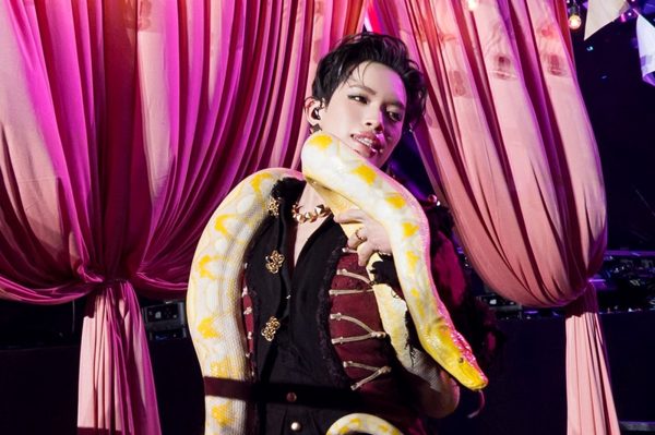 Pháp Kiều múa trăn và điều chưa từng có ở concert hơn 40.000 khán giả