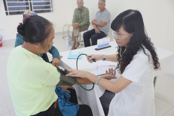 Pharmacity cùng Bệnh viện Đại học Y Hà Nội khám sức khỏe miễn phí cho người dân