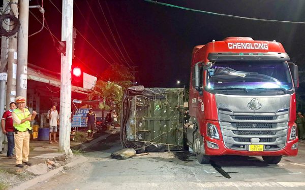 Phạt 80 triệu đồng vụ xe container chở 4 cuộn thép 'khổng lồ' bị lật