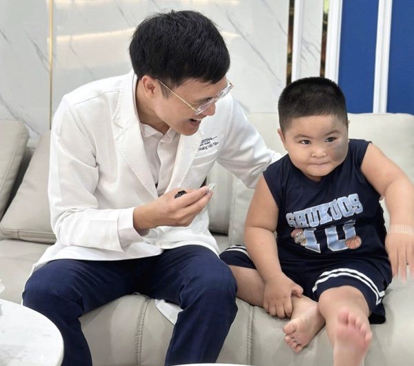 Phát động chuỗi khám tầm soát xóa 'Bớt' miễn phí trên cả nước