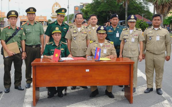 Phát hiện 1 đối tượng truy nã khi tiếp nhận 23 người được Campuchia trao trả