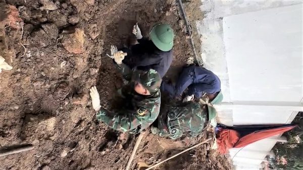 Phát hiện 2 hài cốt liệt sĩ ở khu vực Thành cổ Quảng Trị cùng nhiêu di vật