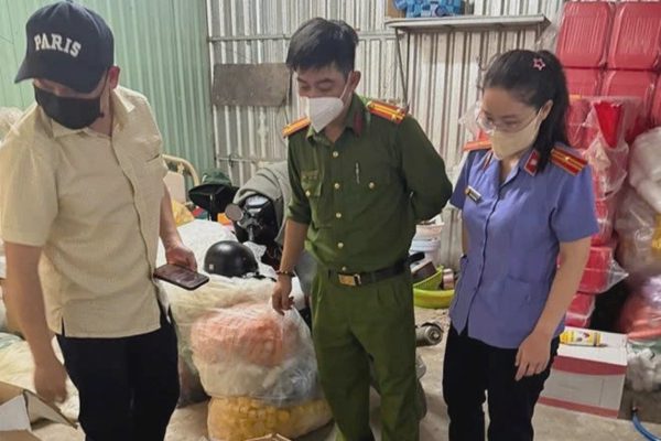 Phát hiện điểm sản xuất thuốc bảo vệ thực vật nghi giả ở Lâm Đồng