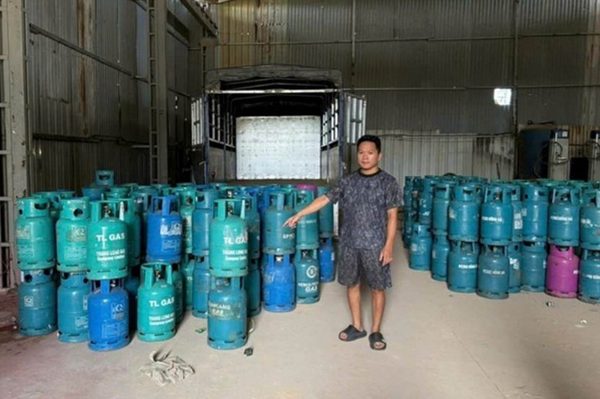 Phát hiện đường dây mua bán, san chiết gas giả ở Hà Nội