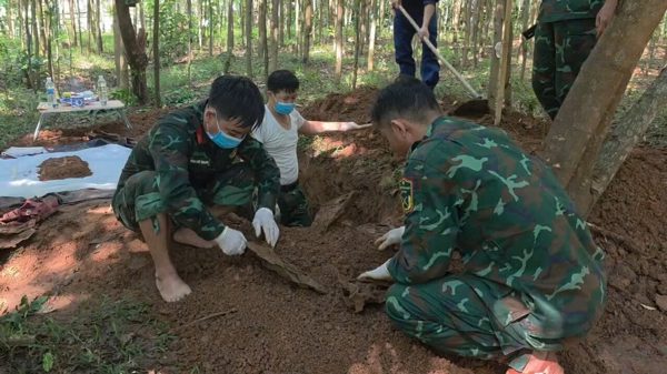 Phát hiện hài cốt 2 liệt sỹ hy sinh tại Lào, được an táng trong rừng Quảng Trị