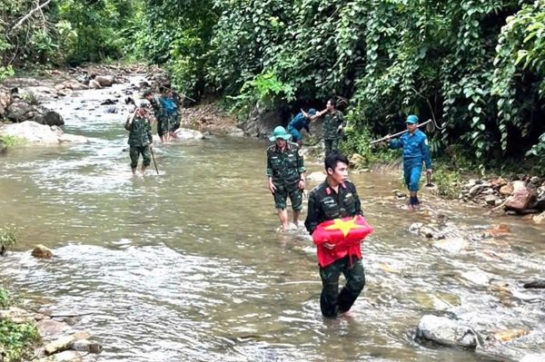 Phát hiện hài cốt liệt sĩ cùng tăng võng nilon, vỏ đạn AK trong rừng già ở Đà Nẵng