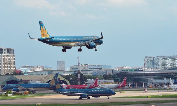 Phát hiện hơn 100 vụ UAV, diều... uy hiếp máy bay Tân Sơn Nhất
