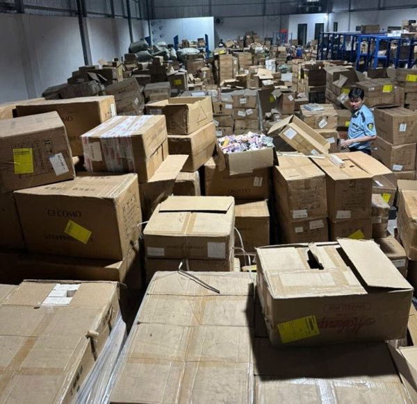 Phát hiện hơn 233.000 sản phẩm mỹ phẩm trôi nổi, trị giá hơn 10 tỷ đồng