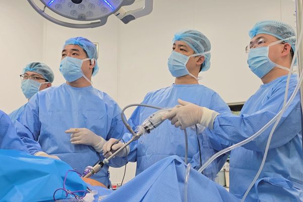 Phát hiện khối u đại tràng sau dấu hiệu đi ngoài ra máu