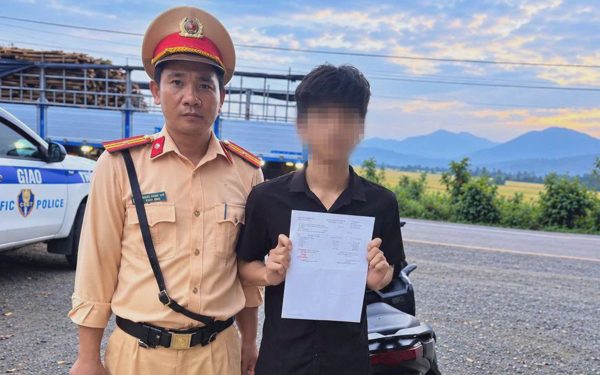 Phát hiện người lái xe máy dương tính với chất ma túy