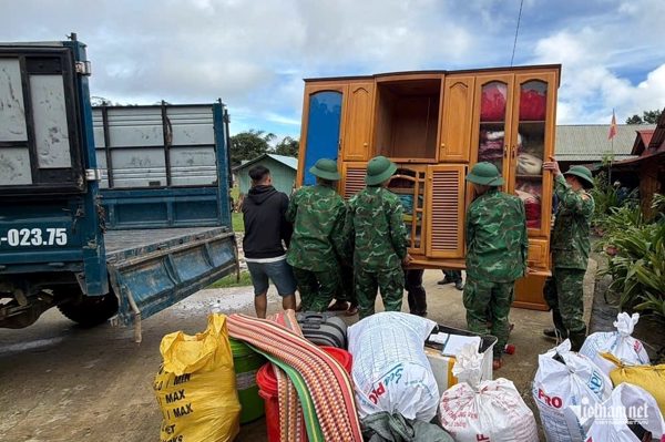 Phát hiện nhiều vết nứt dài trên núi, xã biên giới Đà Nẵng sơ tán hơn 130 người
