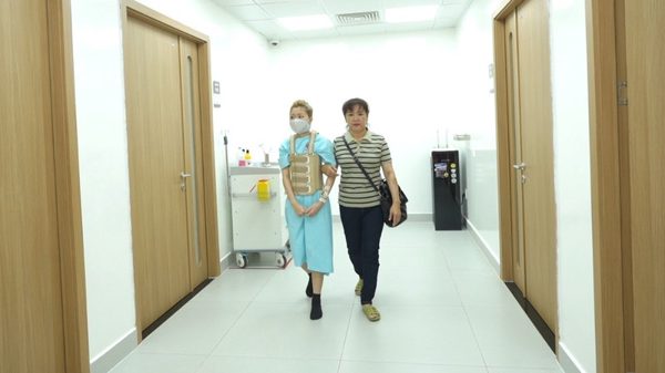 Phát hiện sớm vẹo cột sống cực đại ở bệnh nhân Campuchia