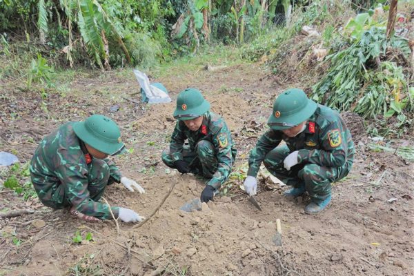 Phát hiện thẻ căn cước mang tên Phạm Thị Thương chôn cùng hài cốt liệt sĩ