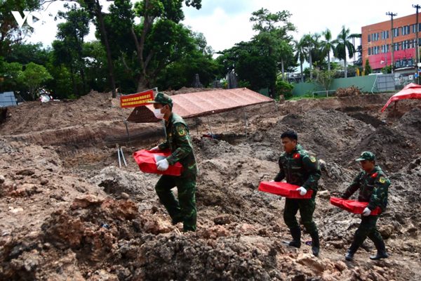 Phát hiện thêm 11 hài cốt, 5 di vật tại Công viên Lê Thị Riêng